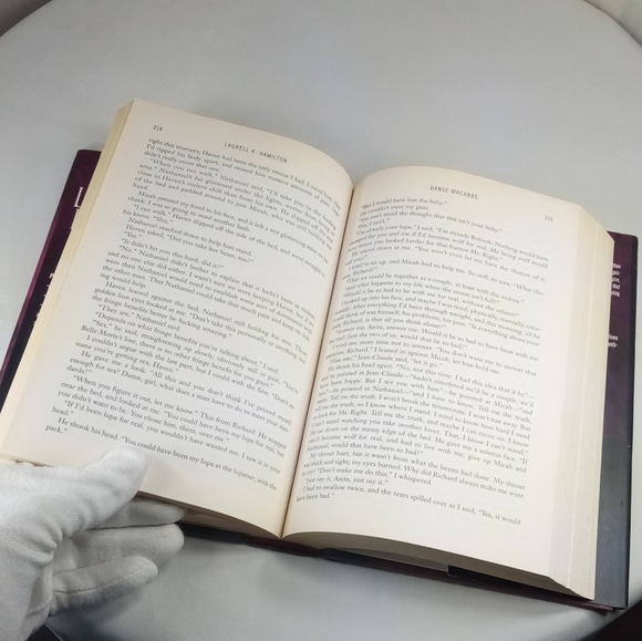 Dance Macabre Anita Blake Vampire Hunter Hardcover Book by Laurell K Hamilton - Picture 12 of 13